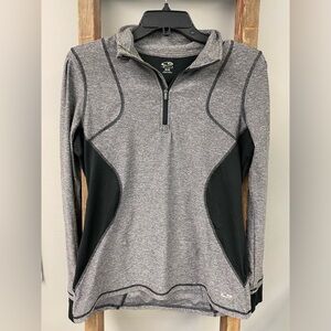 Champion Gray 1/4 zip Long Sleeve Medium